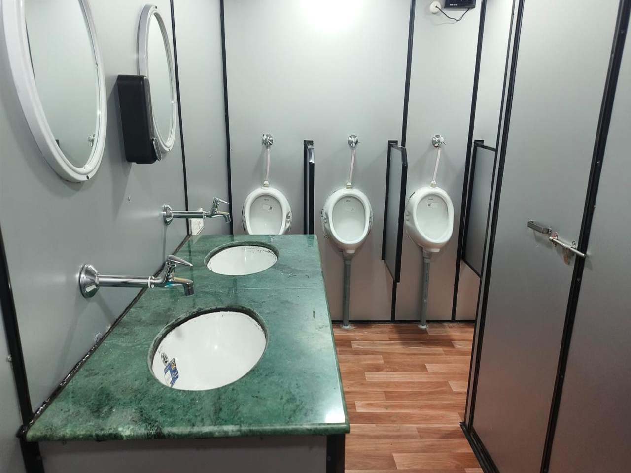 Premium-cabin11